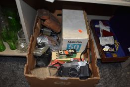 A selection of photographic equipment including Koda Slide binoculars and cased Exakta TL 500