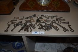 A selection of furniture clock and similar keys