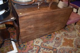 A Victorian mahogany gateleg dining table, closed dimensions approx, 125 x 59cm and 61cm leaves