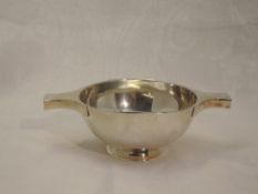 An Edwardian Scottish silver quaich of small plain form, Edinburgh 1907, Hamilton & Inches, approx