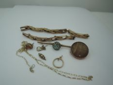 A selection of yellow metal stamped 9ct including horn brooch , bar brooch, stretch watch strap etc,