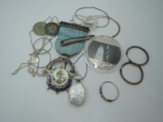 A small selection of white metal and HM silver including Royal Platinum Wedding 2017 pictorial coin,