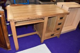 A modern golden oak computer desk, approx. 132 x 67cm