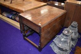 A nice quality Period style oak gateleg table, width approx. 91cm