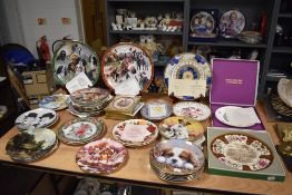 A selection of Danbury Mint ceramic display plates inclduing Redrum and John Wayne