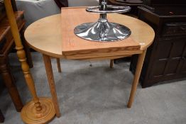 A vintage pine circular extending dining table, diameter approx. 112cm, with two addtional leaves of