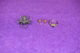 A lady's dress ring having a small sapphire flanked by two diamond chips in a moulded chain style