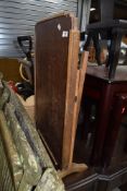 An early 20th Century folding firescreen/occasional table (af)