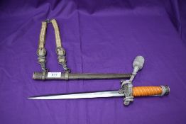 A German WWII Army Officers Dagger 1935, plastic grip, straight wing eagle and swastika