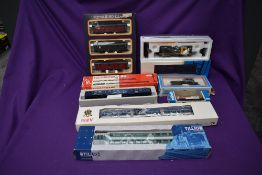 A Liliput HO scale Three Car Passenger Train Set, Deutsche Bunderbahn, boxed VT06DB