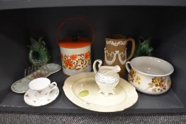 A mixed lot of vintage items including chamber pot, fish shaped vases, biscuit barrel and more.
