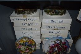 A good quantity of Hans grab display plates.