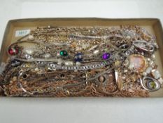 A tray of gold and silver plated chains of various forms