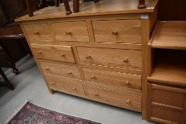 A nice quality modern golden oak sideboard/chest of drawers, width approx. 119cm