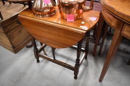 An early to mid 20th Century drop leaf occasional table