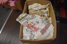 A mixed box of vintage and antique table linen and similar.