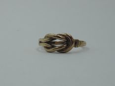 A 9ct gold reef knot ring, size M & 2g