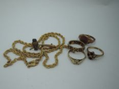 A selection of broken and damaged 9ct gold jewellery including owl brooch, rope chain and rings,