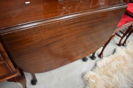 An early 20th Century mahogany gateleg table on cabriole legs