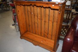 A modern pine bookshelf, width approx. 122cm
