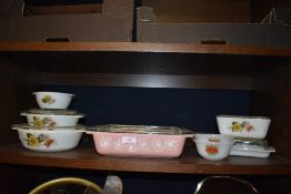 A selection of mid century Pyrex caserole dishes including graduated set
