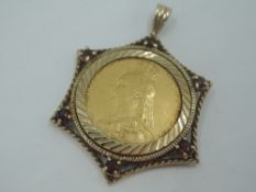 A Victorian 1892 gold sovereign in a removable 9ct gold star shaped mount, approx 13.3g