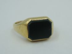An 18ct gold signet ring having a blood stone panel, size K & approx 5g