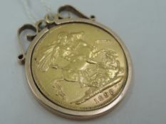 An 1898 gold sovereign in a removable yellow metal mount, approx 9.6g
