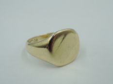 A 9ct gold signet ring of plain form, size R & approx 6.1g