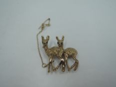 A 9ct gold brooch modelled as a pair of Deer fawns, approx 6.3g