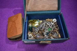 A vintage jewellery box containing a small selection of costume jewellery including cufflinks,