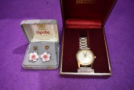A gents vintage automatic wrist watch by MuDu having a baton & Arabic numeral dial to champagne face