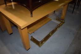 A modern beech effect dining table, approx. 180 x 100cm (plus additional leaf)