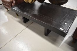A modern leatherette coffee table, approx. 120 x 60cm