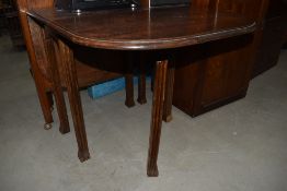 An early to mid 20th Century oak gateleg table