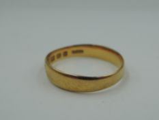 A 22ct gold wedding band, size P & approx 2.8g