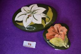 A 1970s Moorcroft Bermuda lily trinket box having green ground and white lily pattern,paper