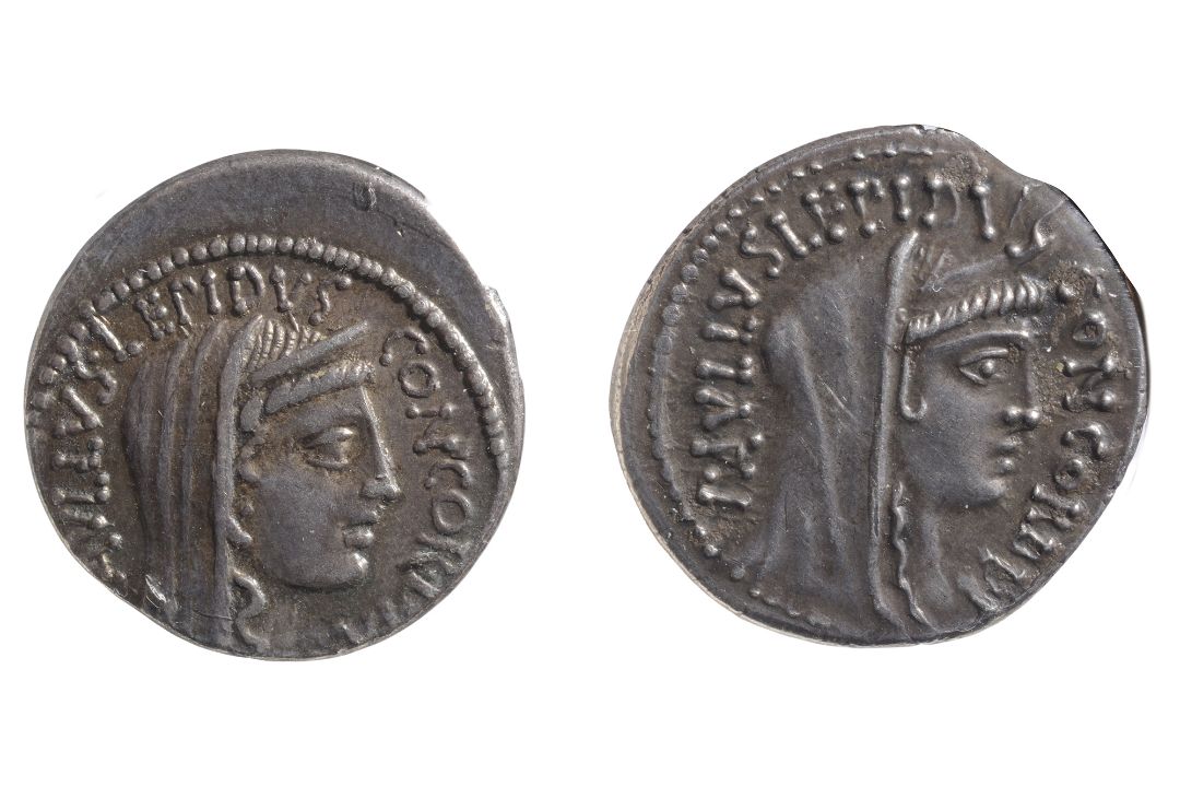 L. Aemilius Lepidus Paulus Silver Denarius62 BC.Veiled and diademed head of Concordia facing - Image 1 of 2