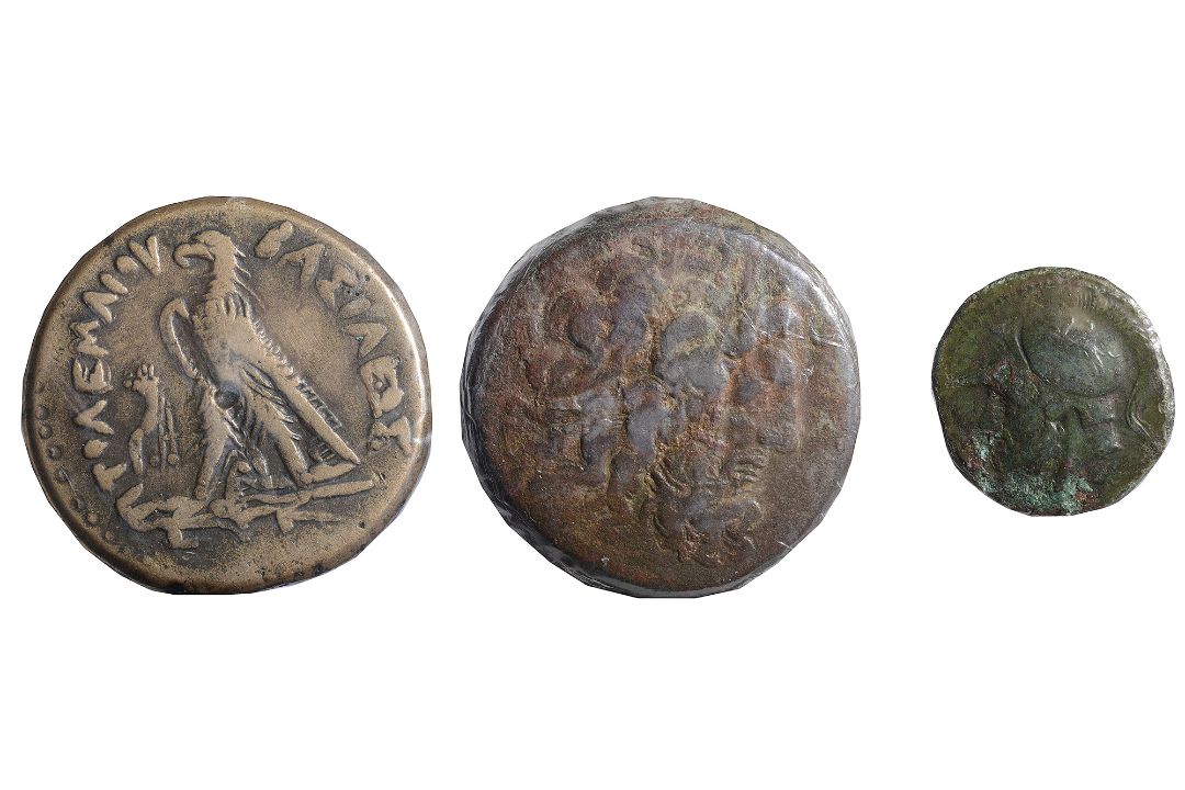 Ptolemy III Euergetes AE39.struck 245-222 BCHead of Zeus-Ammon right, wearing tainia / Eagle - Image 2 of 2