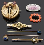 A small collection of Victorian and later jewellery