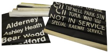 A bundle (9) of destination blinds, including on linen