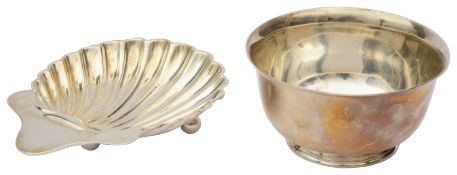 An Edwardian silver shell shaped butter dish and a George V silver sugar basin