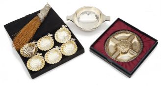 A late Vict. silver novelty crumb brush, a small silver quaich; others