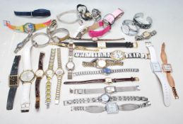 LARGE COLLECTION OG VINTAGE RETRO LADIES WRIST WATCHES