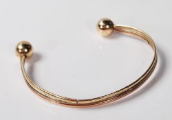 9CT GOLD / 375 MARKED WIRE WORK BANGLE BRACELET