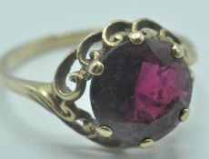 1970'S 9CT GOLD AND RED STONE RING