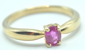 9CT GOLD & RUBY RING