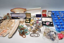 COLLECTION OF VINTAGE COSTUME JEWELLERY