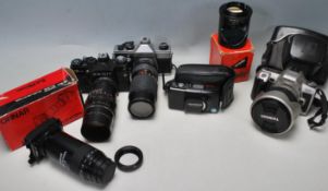 FOUR VINTAGE RETRO 20TH CENTURY 35MM CAMERAS AND ACCESSORIES