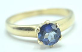 14CT GLOLD AND BLUE STONE SOLIATIRE RING